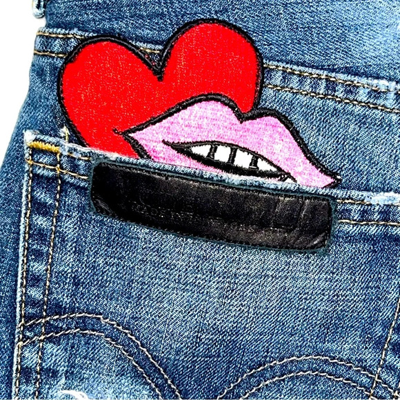 Levis 569 Cut Off Distressed Denim Shorts Womens 30/31 Patches Y2K Festival - Picture 6 of 10